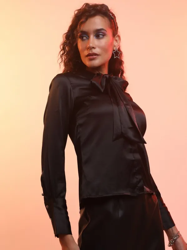  Tokyo Talkies Women Black Solid Casual Shirts