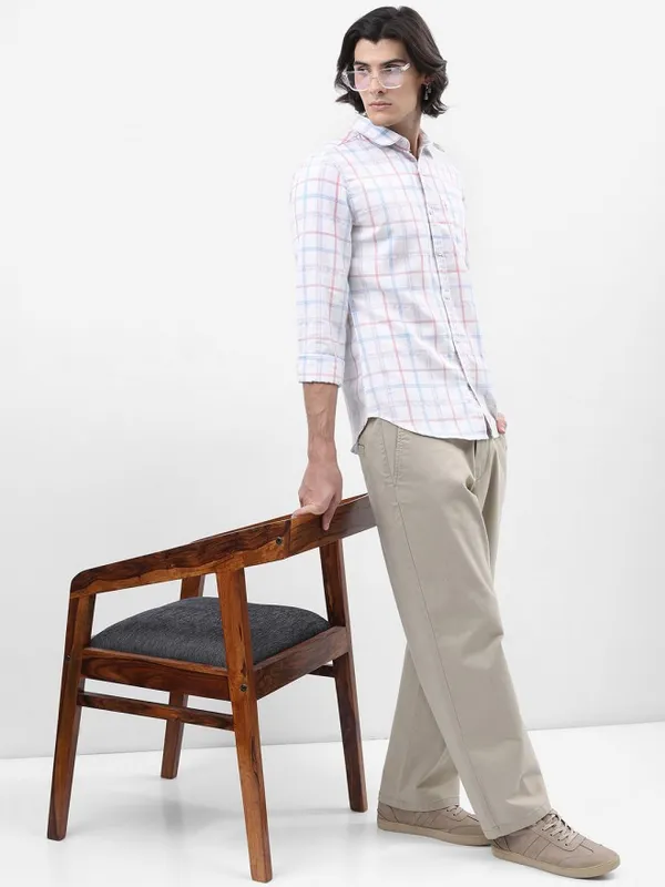  Highlander Men White Checked Slim Fit Casual Shirts