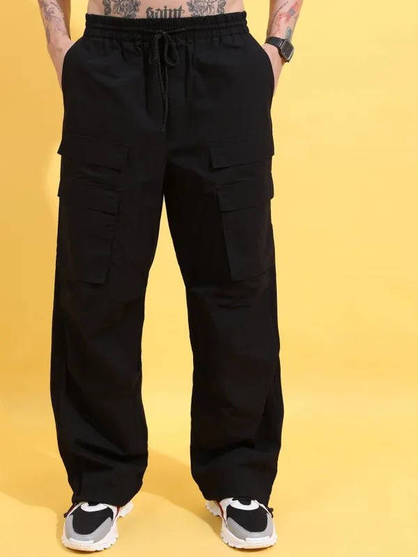  Highlander Men Black Loose Fit Solid Casual Trousers