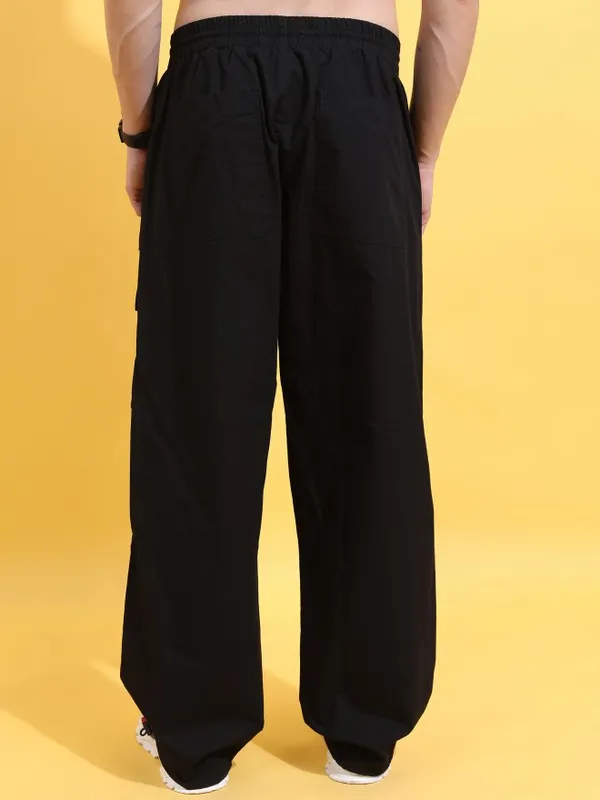  Highlander Men Black Loose Fit Solid Casual Trousers