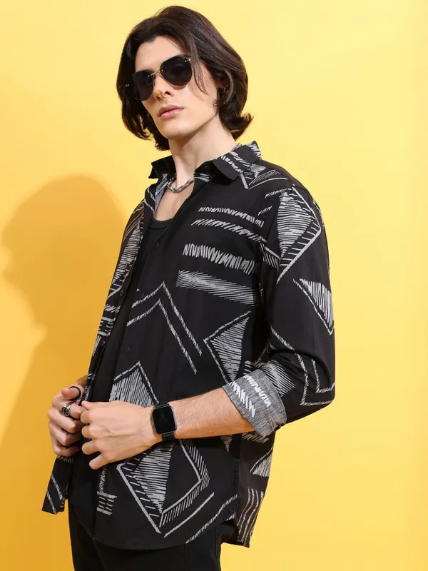  Highlander Men Black Printed Slim Fit Casual Shirts