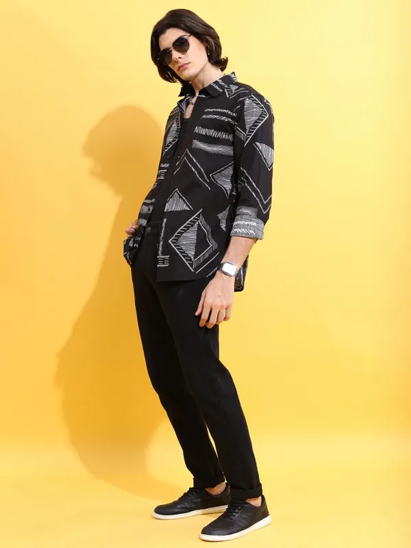 Highlander Men Black Printed Slim Fit Casual Shirts