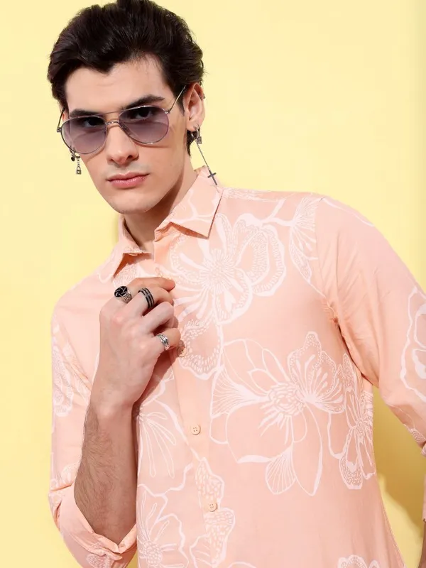  Highlander Men Peach Printed Slim Fit Casual Shirts