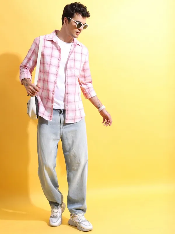  Highlander Men Pink Checked Slim Fit Casual Shirts
