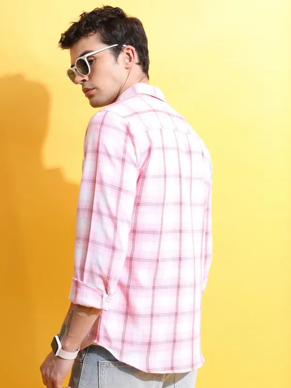  Highlander Men Pink Checked Slim Fit Casual Shirts