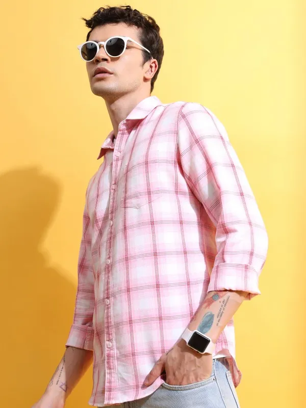  Highlander Men Pink Checked Slim Fit Casual Shirts