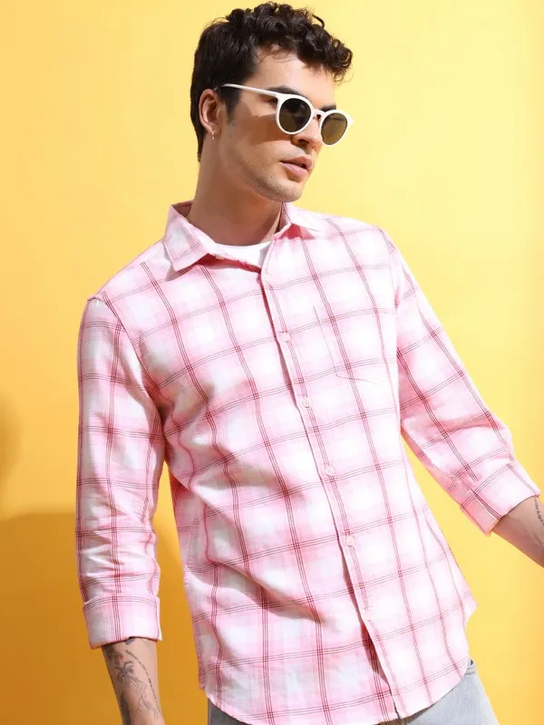  Highlander Men Pink Checked Slim Fit Casual Shirts
