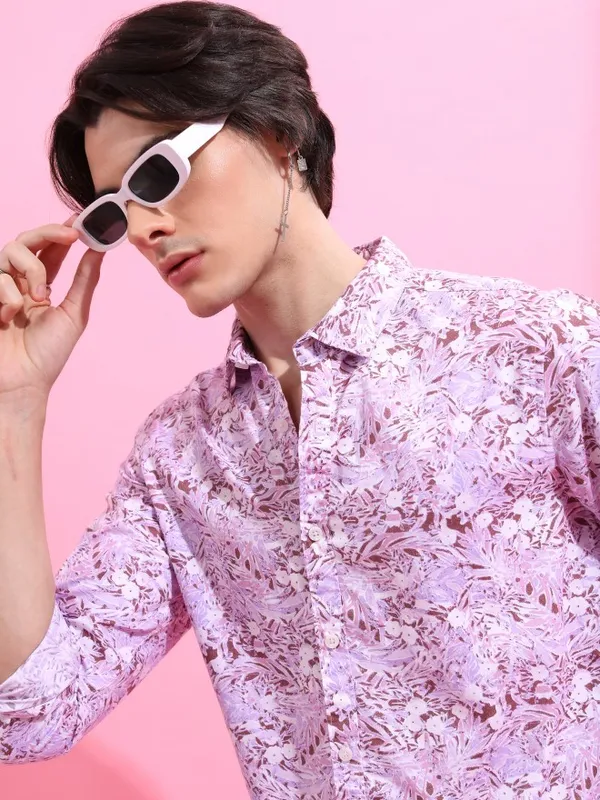  Highlander Men Lavender Printed Slim Fit Casual Shirts