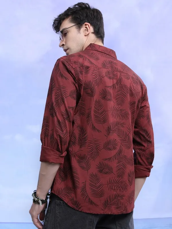  Highlander Men Maroon Printed Slim Fit Casual Shirts