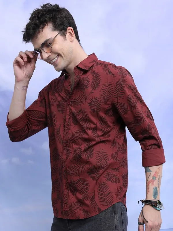  Highlander Men Maroon Printed Slim Fit Casual Shirts