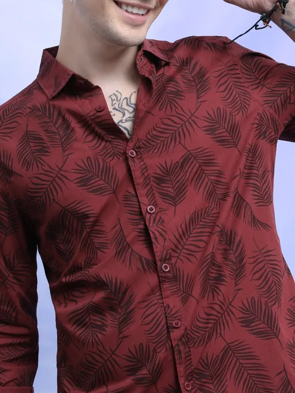  Highlander Men Maroon Printed Slim Fit Casual Shirts