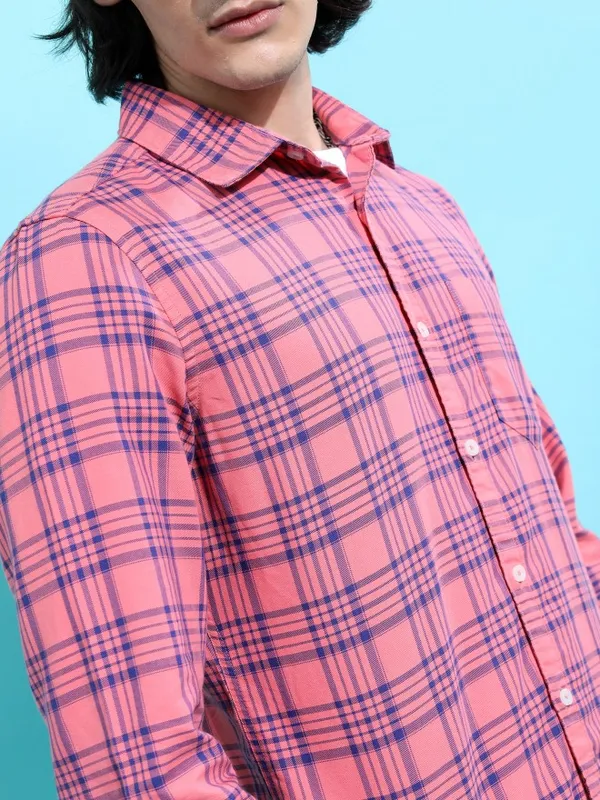  Highlander Men Peach Checked Slim Fit Casual Shirts