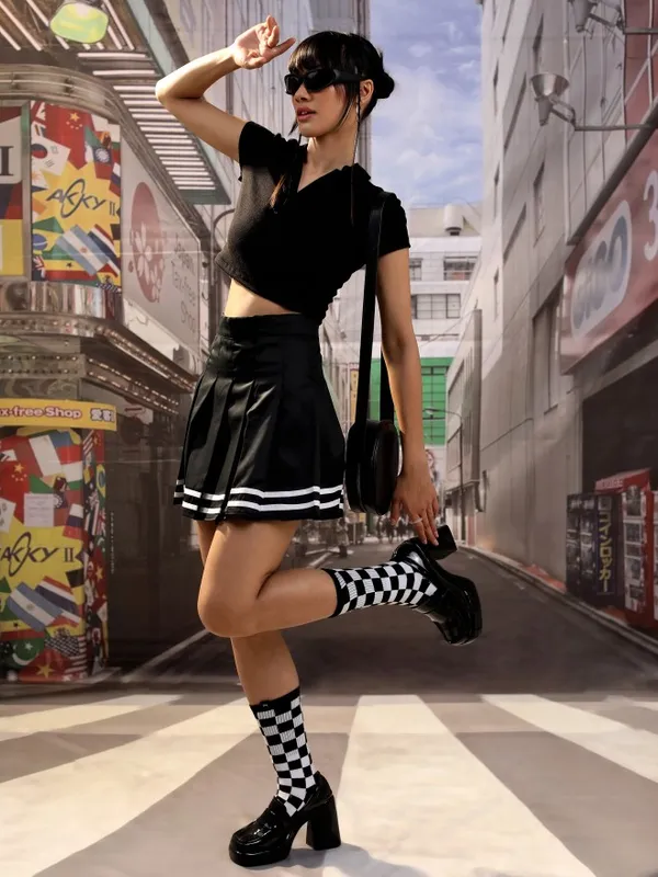  Tokyo Talkies Women Black Solid Tank Tops