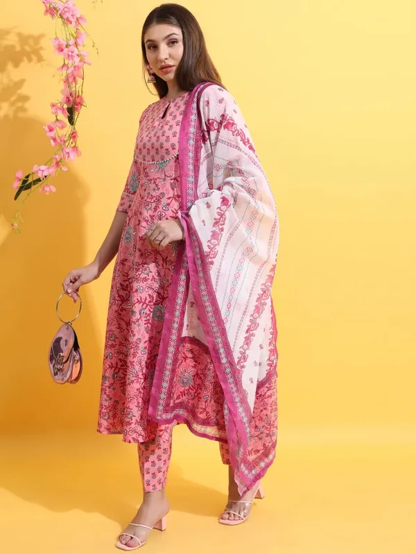  Ketch Women Peach Printed Kurta Sets