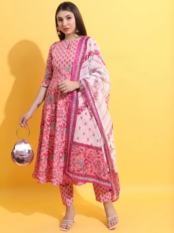  Ketch Women Peach Printed Kurta Sets