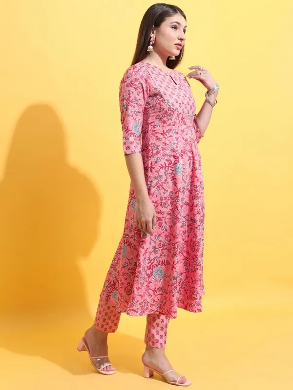  Ketch Women Peach Printed Kurta Sets