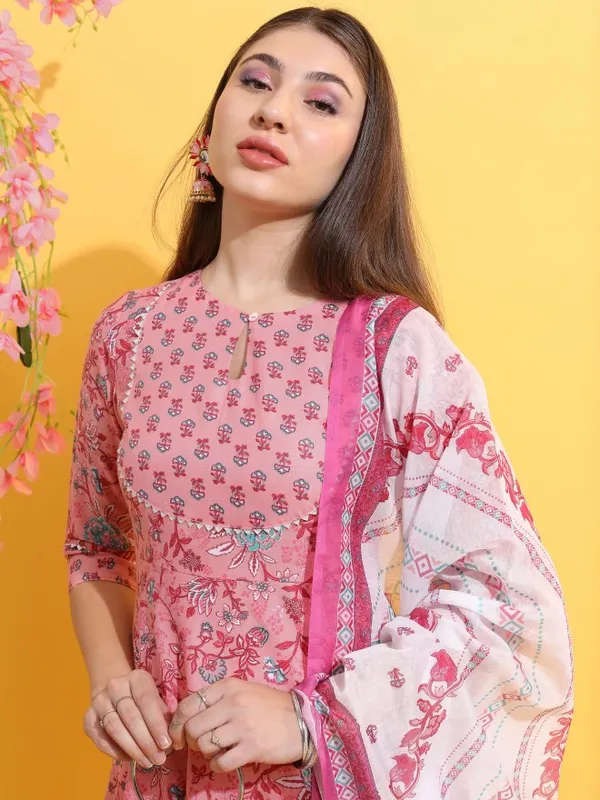  Ketch Women Peach Printed Kurta Sets