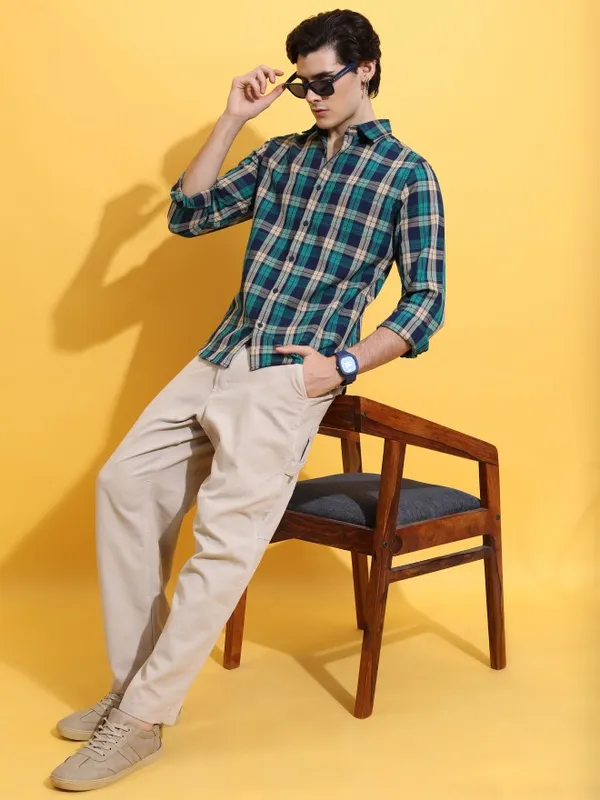  Highlander Men Green Checked Slim Fit Casual Shirts
