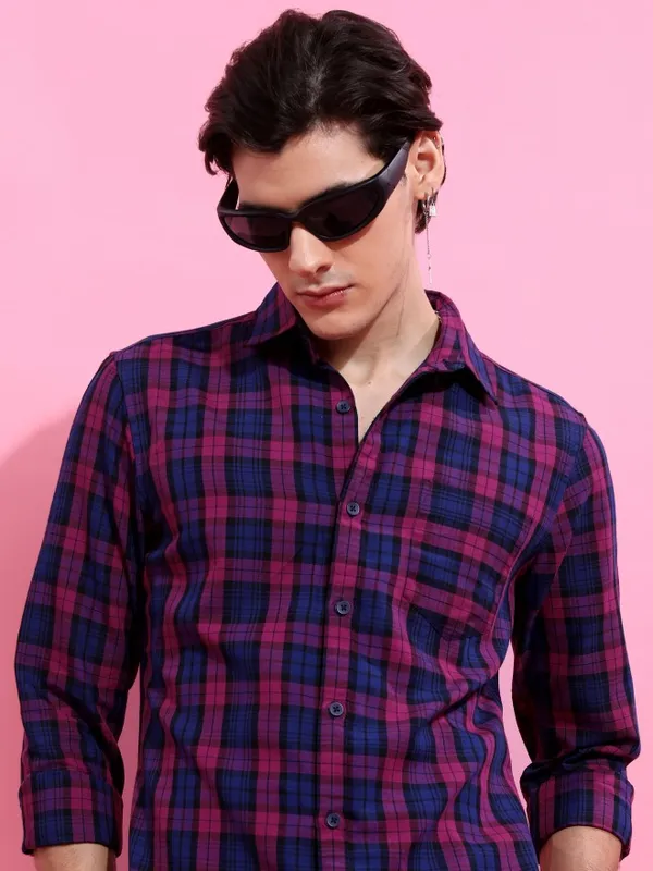  Highlander Men Pink Checked Slim Fit Casual Shirts