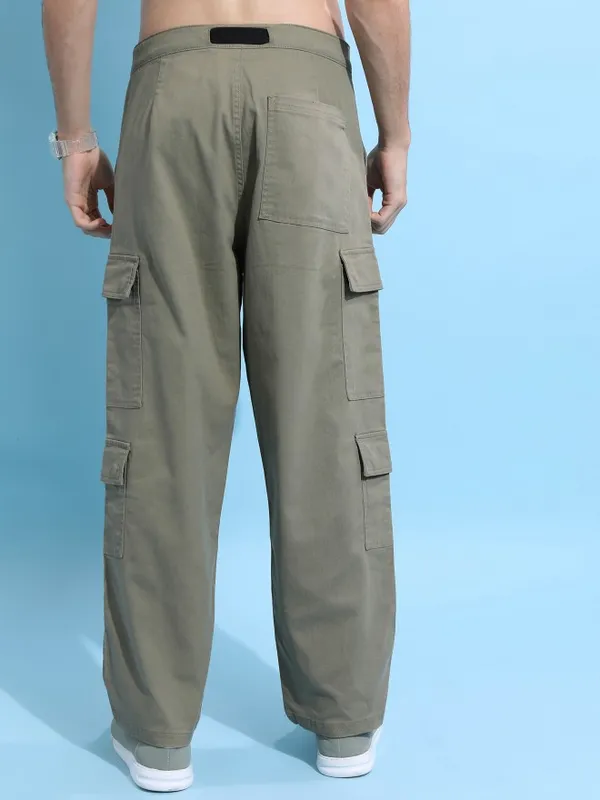  Highlander Men Olive Regular Fit Solid Casual Trousers