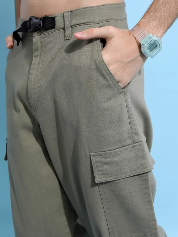  Highlander Men Olive Regular Fit Solid Casual Trousers