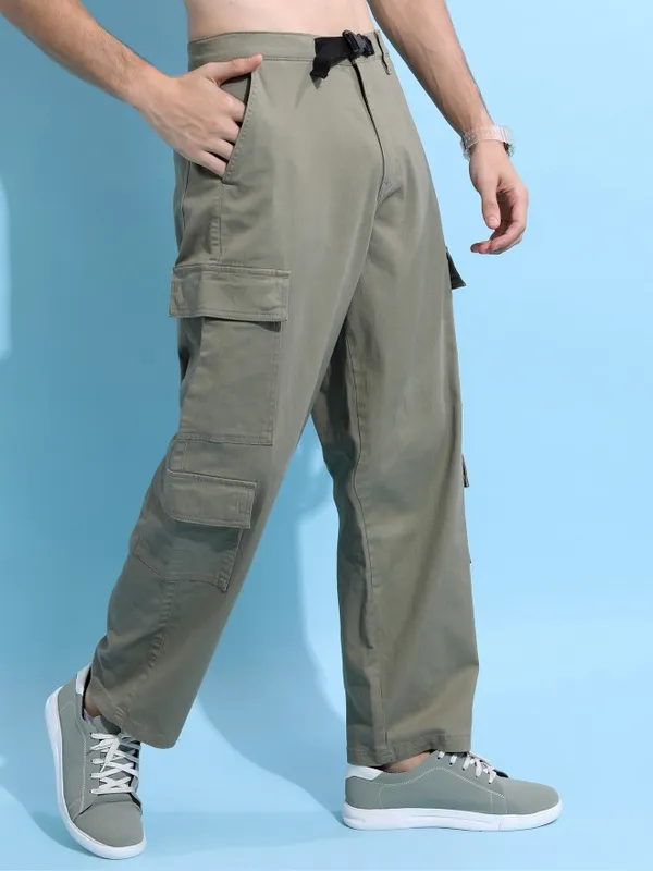 Highlander Men Olive Regular Fit Solid Cargo