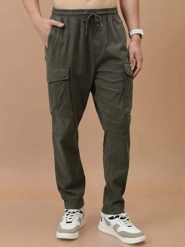  Highlander Men Olive Regular Fit Solid Casual Trousers