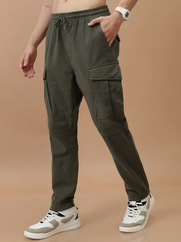  Highlander Men Olive Regular Fit Solid Casual Trousers