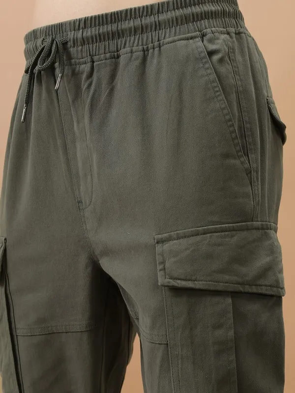  Highlander Men Olive Regular Fit Solid Casual Trousers