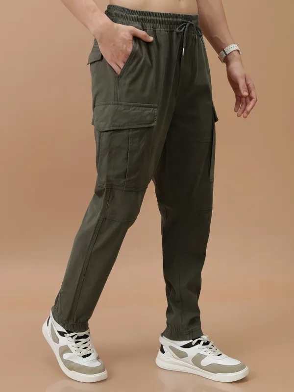  Highlander Men Olive Regular Fit Solid Casual Trousers