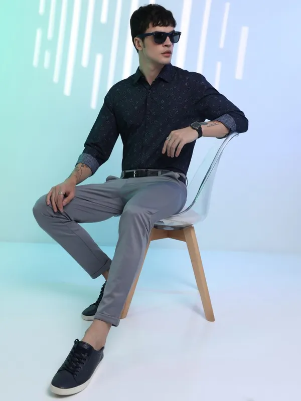  Highlander Men Navy Blue Printed Slim Fit Casual Shirts