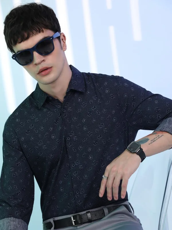  Highlander Men Navy Blue Printed Slim Fit Casual Shirts