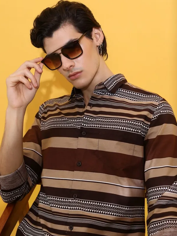  Highlander Men Brown Printed Slim Fit Casual Shirts
