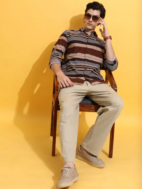  Highlander Men Brown Printed Slim Fit Casual Shirts