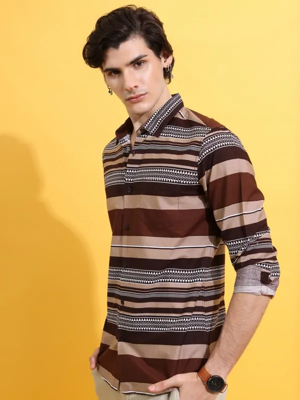  Highlander Men Brown Printed Slim Fit Casual Shirts