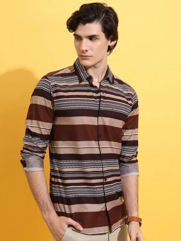  Highlander Men Brown Printed Slim Fit Casual Shirts