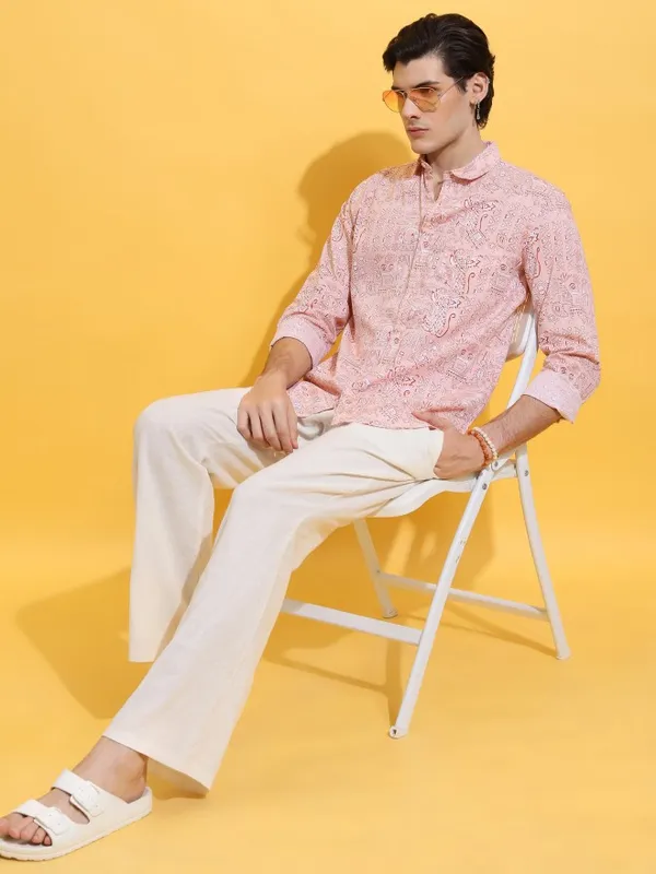  Highlander Men Peach Printed Slim Fit Casual Shirts