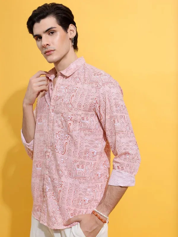  Highlander Men Peach Printed Slim Fit Casual Shirts