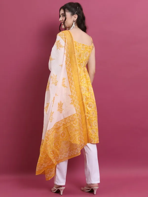  Ketch Women Yellow Printed Kurta Sets