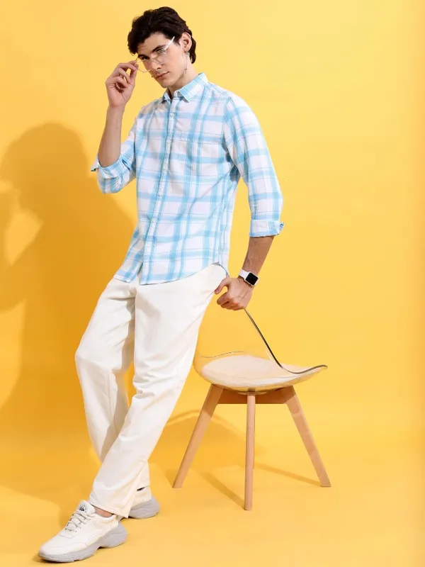  Highlander Men Blue Checked Slim Fit Casual Shirts