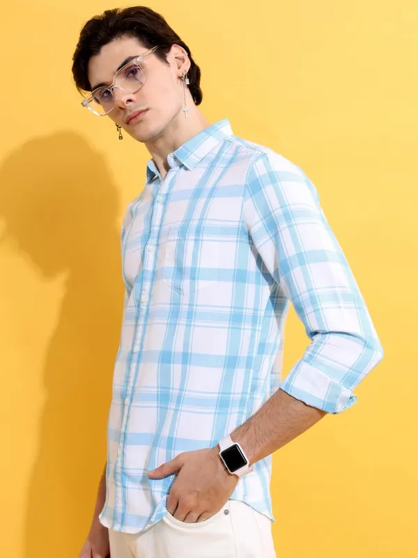  Highlander Men Blue Checked Slim Fit Casual Shirts