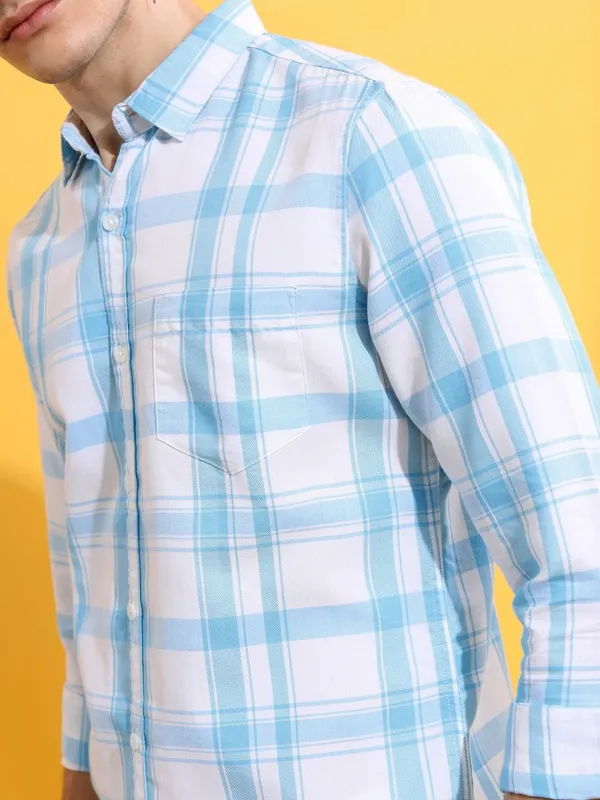  Highlander Men Blue Checked Slim Fit Casual Shirts