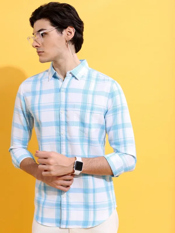  Highlander Men Blue Checked Slim Fit Casual Shirts