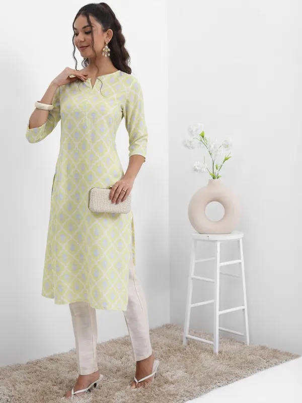 Vishudh Women Green Printed Straight Kurta