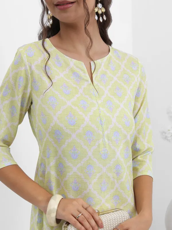  Vishudh Women Green Printed Straight Kurtas