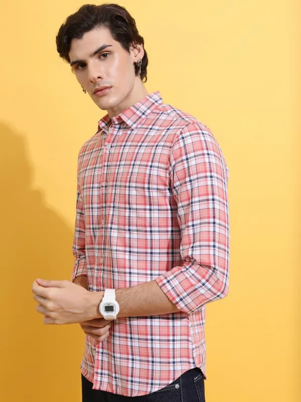  Highlander Men Peach Checked Slim Fit Casual Shirts