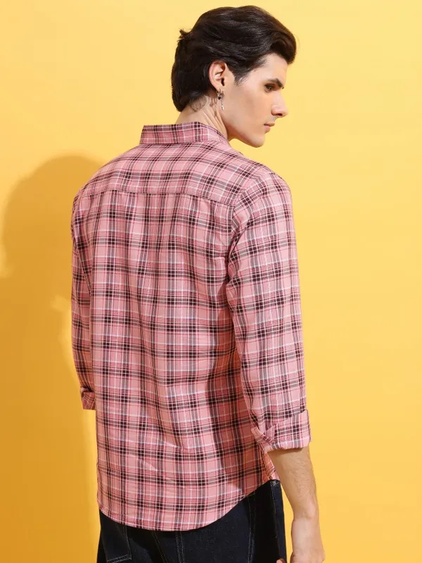  Highlander Men Peach Checked Slim Fit Casual Shirts