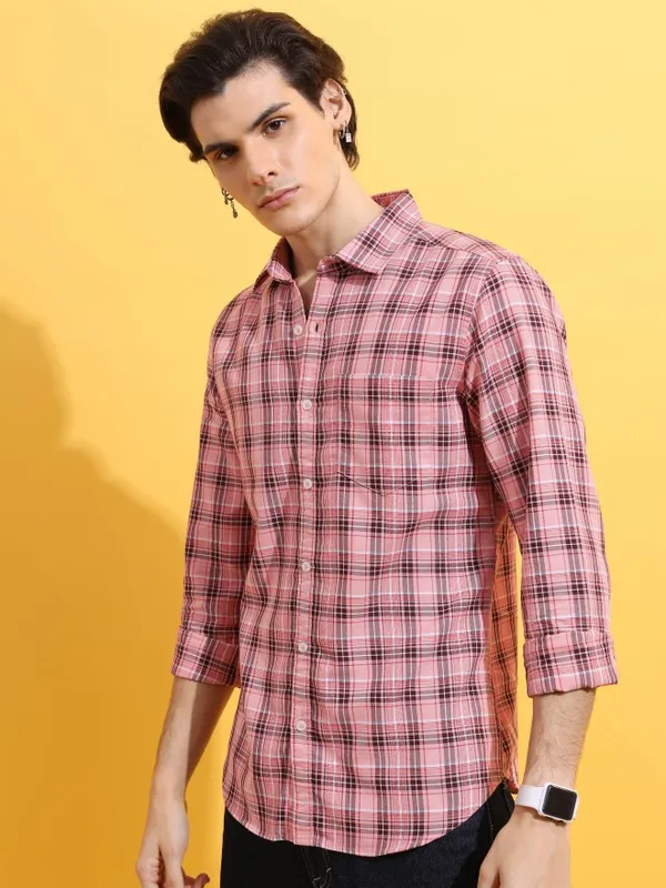  Highlander Men Peach Checked Slim Fit Casual Shirts
