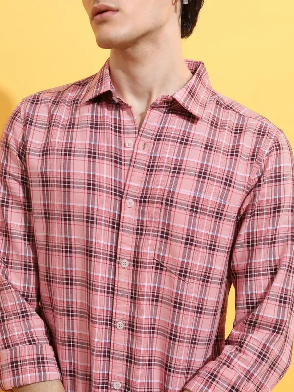  Highlander Men Peach Checked Slim Fit Casual Shirts