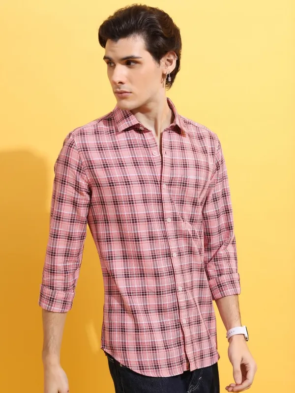  Highlander Men Peach Checked Slim Fit Casual Shirts